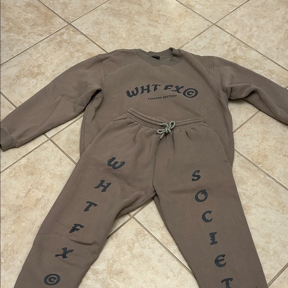 White Fox Sweatpants Set - Picture 1 of 5